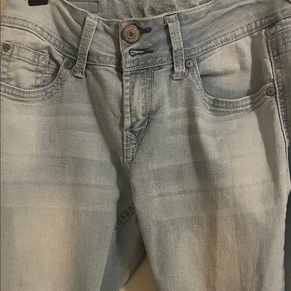 Wallflower Women's Light Wash Skinny Jeans, Size 3 - Picture 4 of 6